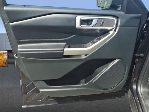 Used 2023 Ford Explorer XLT w/ Equipment Group 202A AWD/4WD image 14