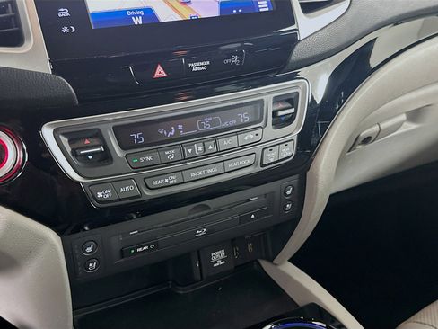 Used 2017 Honda Pilot Elite image 23