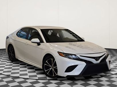 Used 2020 Toyota Camry SE w/ Carpet Mat Package