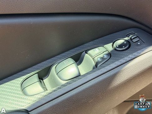 Used 2025 Nissan Altima 2.5 SV FWD image 17