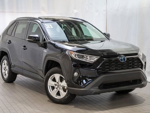 Used 2021 Toyota RAV4 XLE w/ Convenience Package image 1