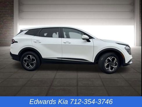 Used 2023 Kia Sportage LX image 2