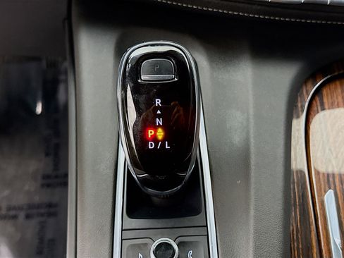 Used 2022 Cadillac Escalade Premium Luxury image 17