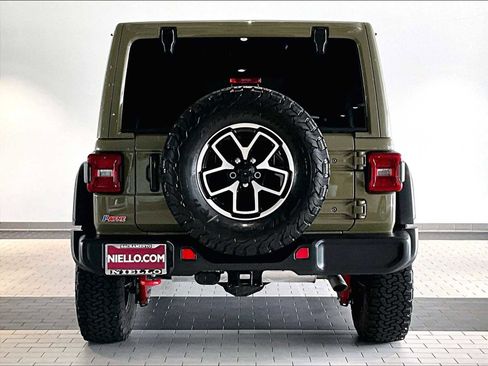 Used 2025 Jeep Wrangler Unlimited Rubicon w/ Convenience Group AWD/4WD image 9