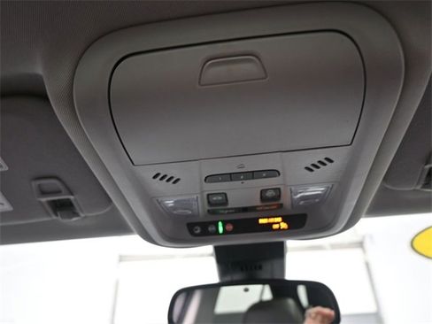 Used 2022 Chevrolet Equinox Premier image 12