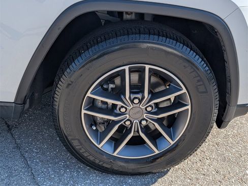 Used 2022 Jeep Grand Cherokee Limited image 19