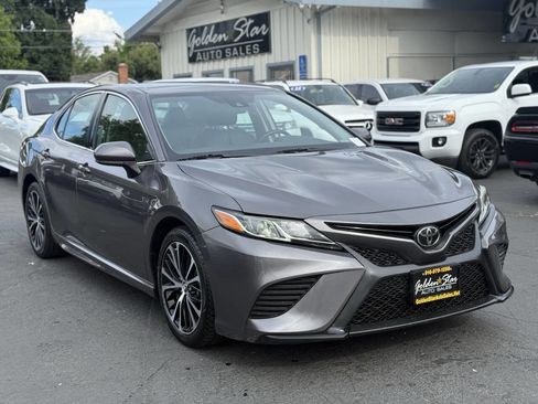 Used 2019 Toyota Camry SE FWD image 10