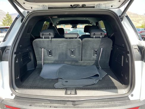 Used 2025 Chevrolet Traverse LT w/ Driver Confidence Package AWD/4WD image 25