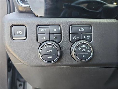 Used 2025 Chevrolet Silverado 1500 LT Trail Boss w/ Convenience Package II image 18