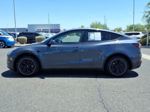 Used 2023 Tesla Model Y AWD image 4