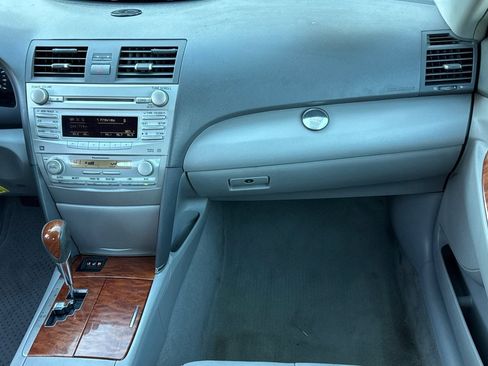 Used 2011 Toyota Camry XLE image 28