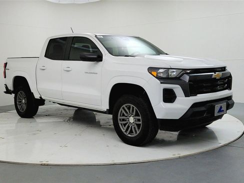 Used 2023 Chevrolet Colorado LT image 1