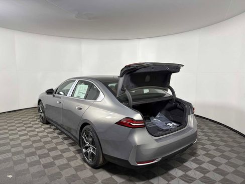 New 2026 BMW i5 eDrive40 image 19