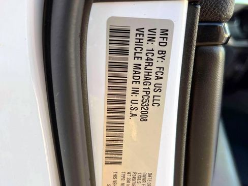 Certified 2023 Jeep Grand Cherokee Laredo w/ Luxury Tech Group I image 18