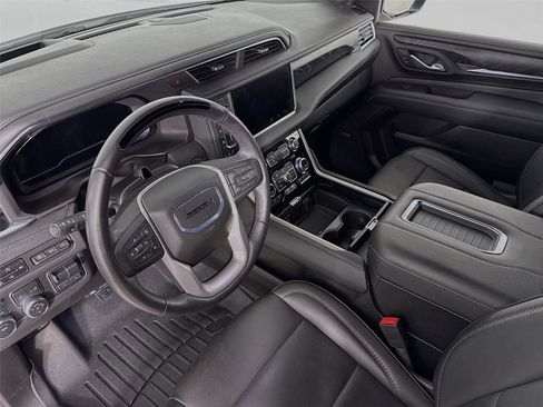 Used 2024 GMC Yukon Denali w/ Advanced Technology Package AWD/4WD image 11