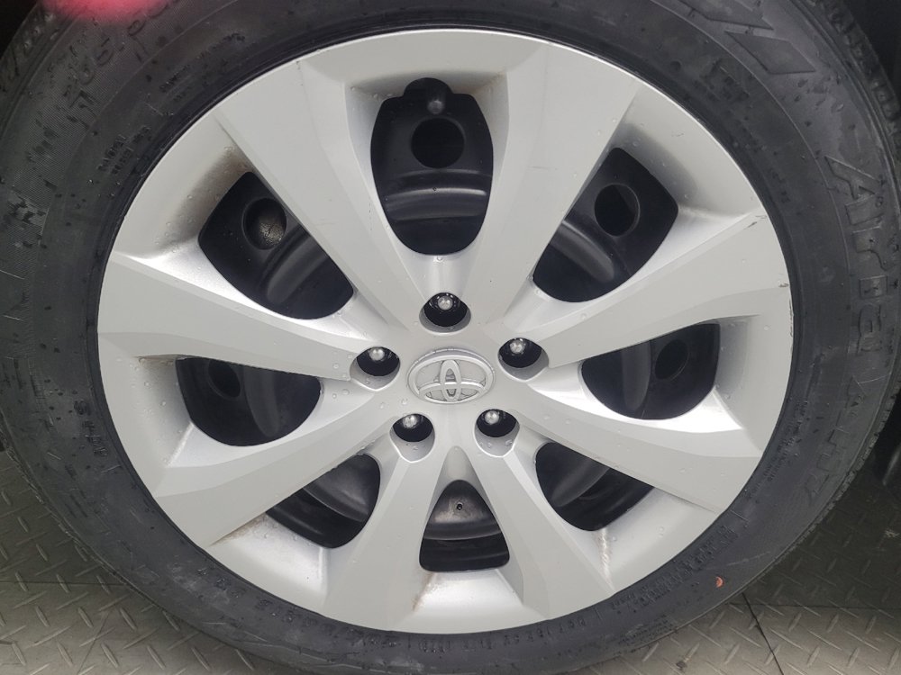 Used 2024 Toyota Corolla LE FWD image 31