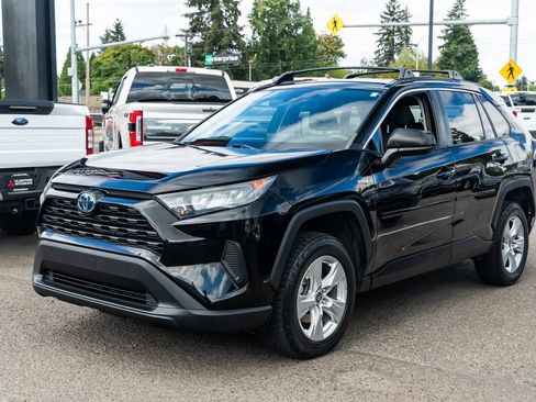 Used 2021 Toyota RAV4 LE AWD/4WD image 3
