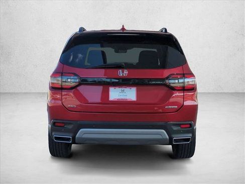 Certified 2025 Honda Pilot Touring image 7