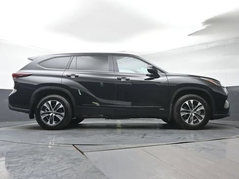 Certified 2026 Toyota Highlander XLE w/ Protection Package #3 (TMS) AWD/4WD image 40