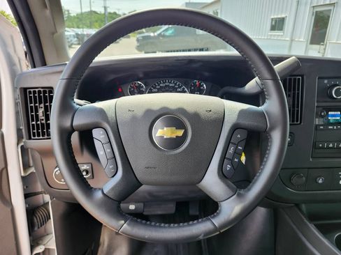 Used 2022 Chevrolet Express 3500 w/ Power Convenience Package RWD image 18