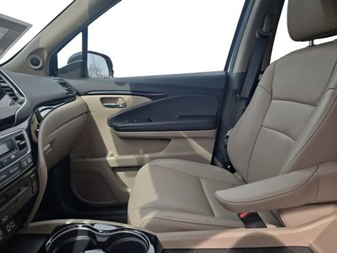 Used 2020 Honda Pilot Touring image 11