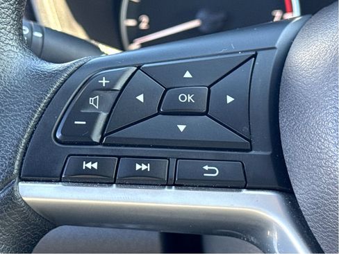 Used 2025 Nissan Altima 2.5 SV FWD image 15