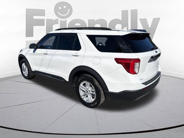 Used 2022 Ford Explorer XLT w/ Equipment Group 202A AWD/4WD image 4