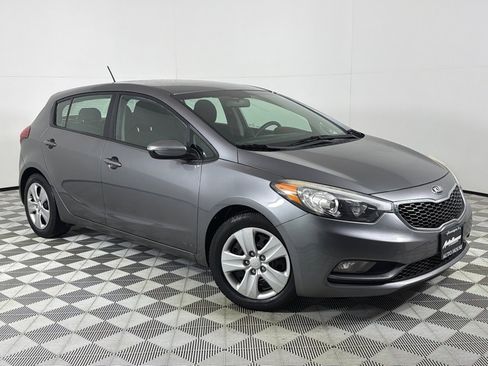 Used 2016 Kia Forte LX image 2