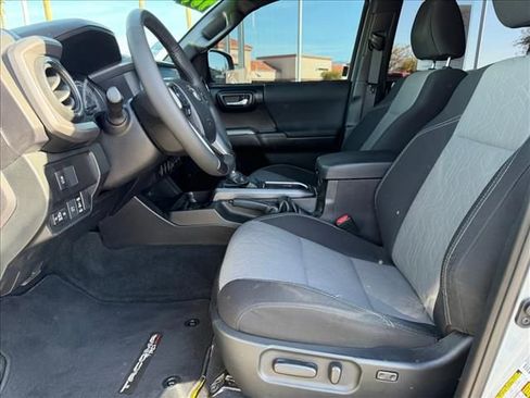 Used 2021 Toyota Tacoma TRD Sport w/ Technology Package AWD/4WD image 6