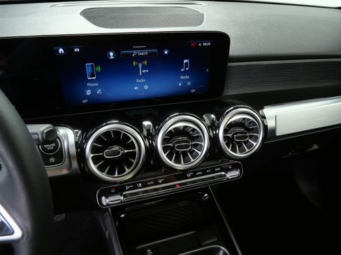 Certified 2026 Mercedes-Benz GLB 250 4MATIC image 19