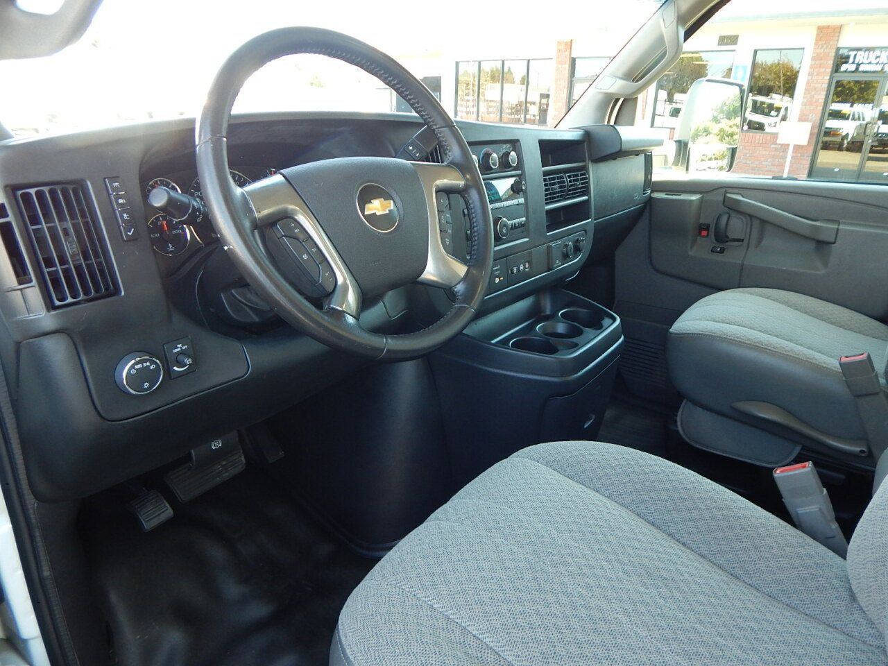 Used 2019 Chevrolet Express 4500 w/ Power Convenience Package RWD image 15