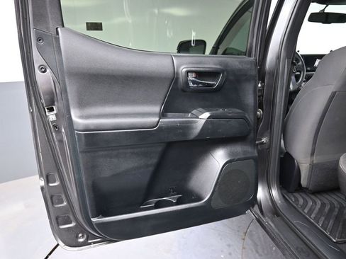 Used 2016 Toyota Tacoma TRD Sport w/ Towing Package AWD/4WD image 25