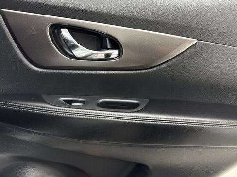 Used 2019 Nissan Rogue S w/ Special Edition Package FWD image 44