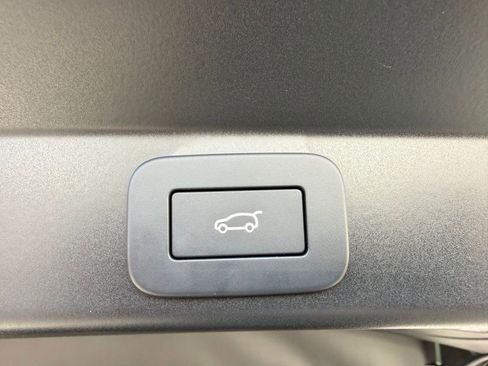 Used 2025 Land Rover Range Rover Sport SV Edition Two image 31