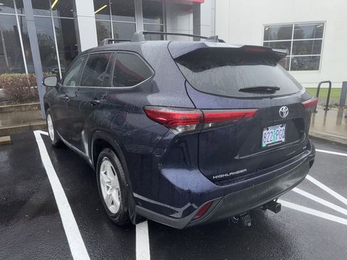 Used 2023 Toyota Highlander L image 2