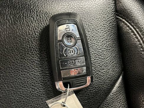 Used 2023 Lincoln Nautilus AWD w/ Premium Package image 9