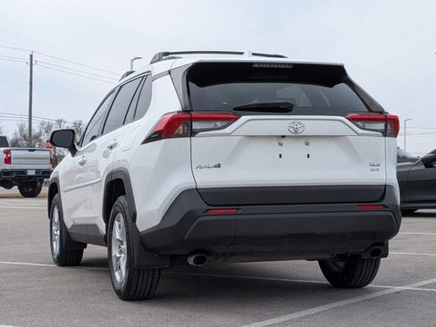 Used 2020 Toyota RAV4 XLE w/ Convenience Package image 8