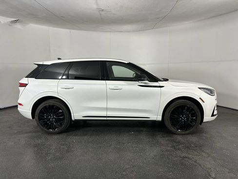 Used 2025 Lincoln Corsair FWD w/ Equipment Group 101A image 9