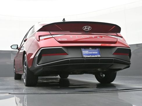 Certified 2025 Hyundai Elantra Sport image 40