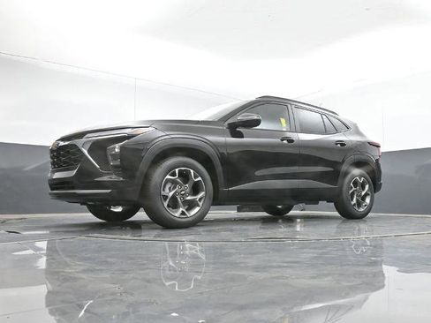 New 2026 Chevrolet Trax LT w/ Driver Confidence Package image 10