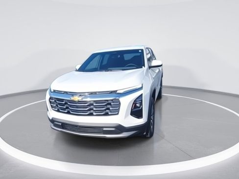 New 2026 Chevrolet Equinox LT w/ Convenience Package II image 3