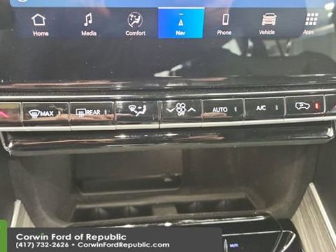 Used 2024 Jeep Wagoneer Series III image 19