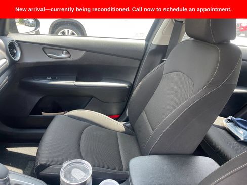 Used 2019 Kia Forte LXS FWD image 4