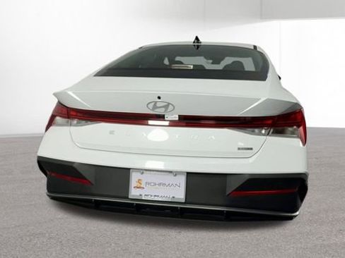 Used 2025 Hyundai Elantra Hybrid FWD image 8
