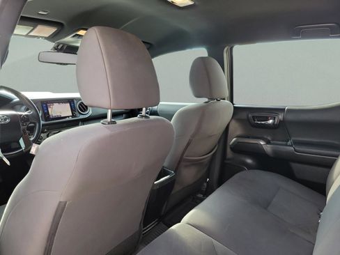 Used 2019 Toyota Tacoma TRD Sport AWD/4WD image 12