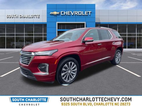 Used 2023 Chevrolet Traverse Premier FWD image 1