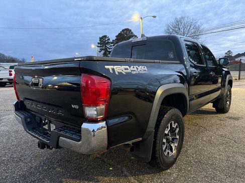 Used 2017 Toyota Tacoma TRD Off-Road w/ Tow Package (A/T) image 14