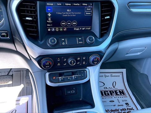 Used 2023 GMC Acadia SLT w/ Technology Package FWD image 32