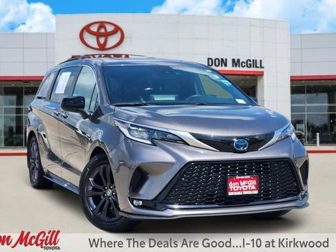 Certified 2022 Toyota Sienna XSE FWD image 1