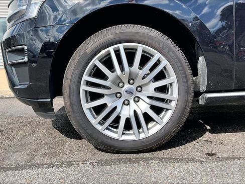Used 2023 Ford Expedition Platinum AWD/4WD image 4